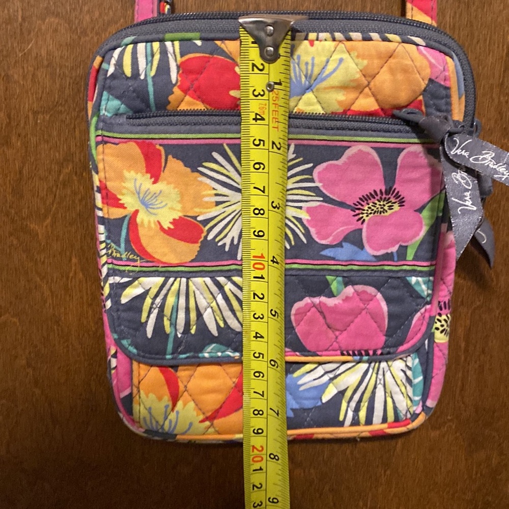 VERA BRADLEY floral adjustable crossbody purse. Pockets everywhere! Pretty!! - Picture 3 of 16